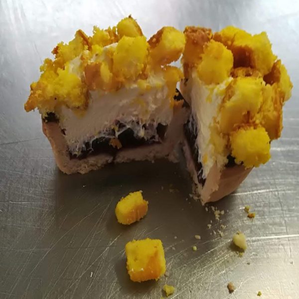 Festa della Donn aPez Pasticcino Panna e Burro con Lamponi Pez Aperto