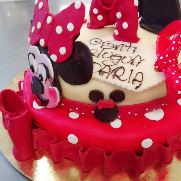 Torta di compleanno Pez Minnie rossa a piani